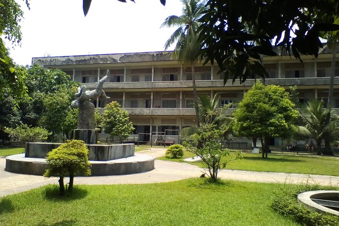 Private Half Day To Killing Field & S21 Genocidal Museum in Phnom Penh - Why these two Phnom Penh sites belong together