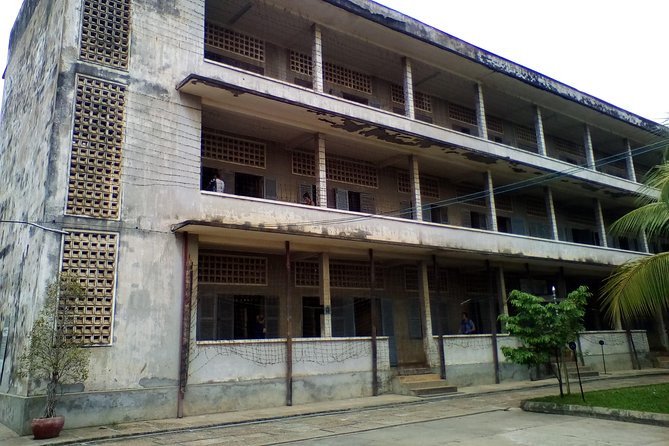 Private Half Day Trip to Genocidal Museum & Killing Field - Starting at Tuol Sleng, the former S-21 prison