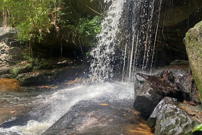 Private Kbal Spean Trekking Tour with Banteay Srei - Why Kbal Spean gives this tour its character