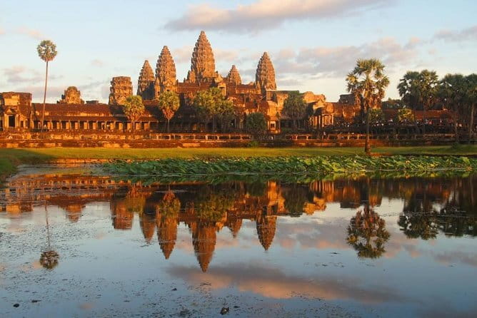 Private Kbal Spean Trekking Tour with Banteay Srei - What the private format changes