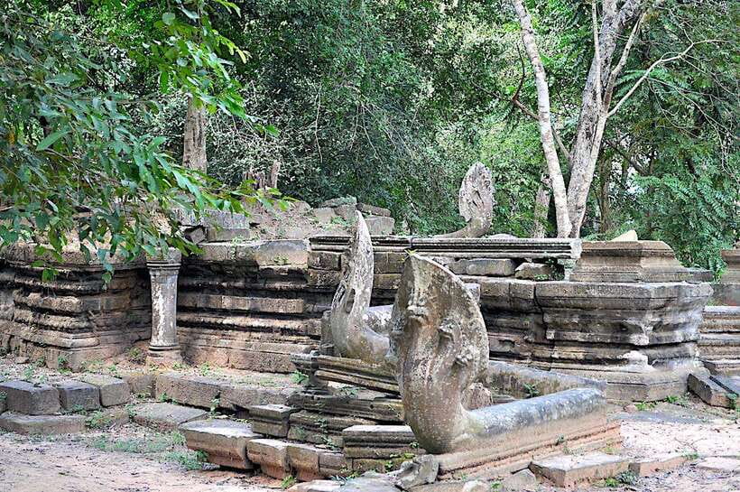 Private Koh Ker & Beng Mealea Siem Reap Temples Tour - What to pack for a hot, uneven temple day