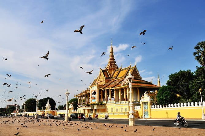 Private One Day Tour in Phnom Penh - The guide can shape the entire day