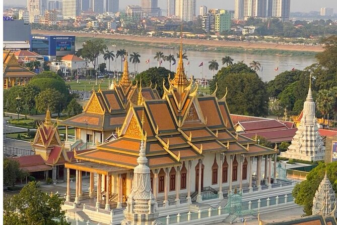 Private Phnom Penh Tour: Royal Palace & Killing Fields - Wat Phnom and the legend of Lady Penh