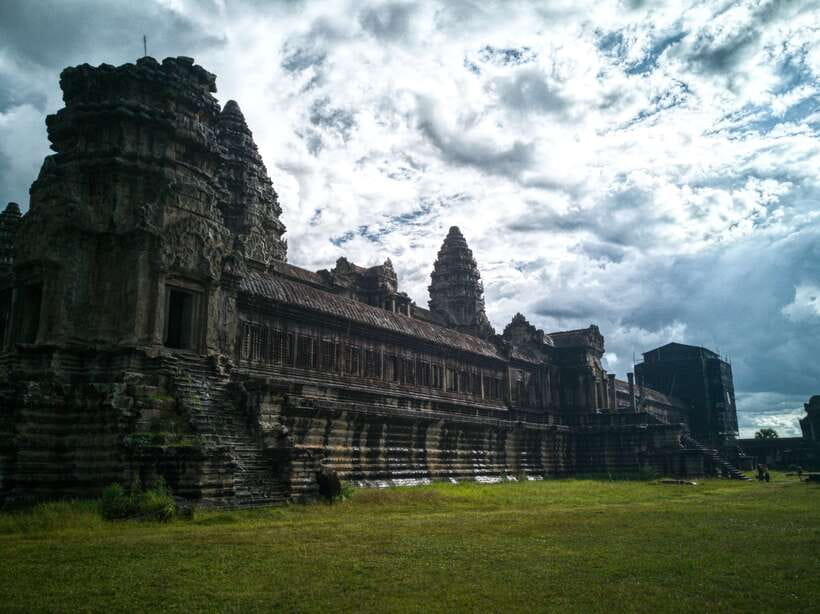 Private Sunrise Angkor Wat Tour - Breakfast and the move toward Angkor Thom