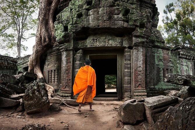 Private sunrise tour to Angkor Wat & other highlights with Professional Guide. - Breakfast at Srah Srang After the Temple