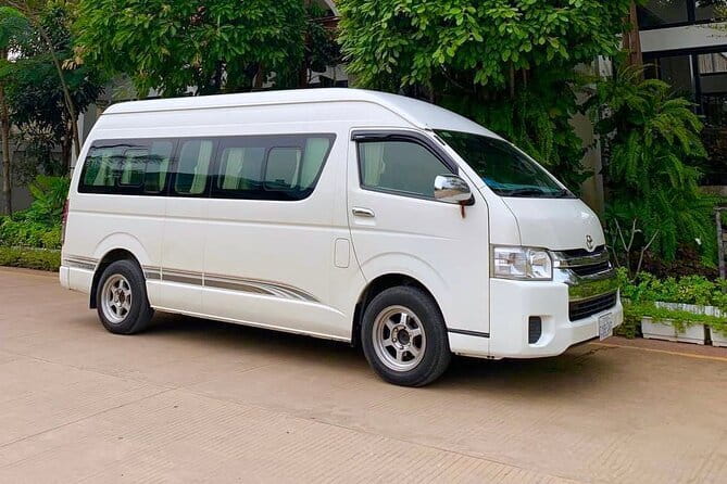 Private Taxi Transfer Siem Reap - Bangkok Car - Minivan - Choosing between a sedan and a 15-seat Hi-ace