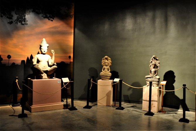Private Tour: HERO Rats & Angkor National Museum - Wat Thmei, a quiet memorial with a hard message