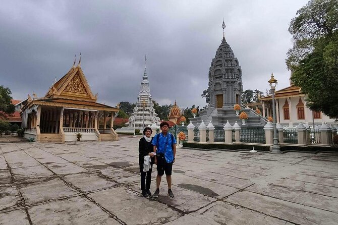Private Tour: Phnom Penh City Tour Full Day - Russian Market: a lighter final stop
