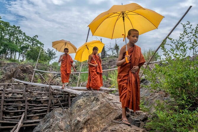 Private Tour: Phnom Penh City Tour with Mekong River Boat Trip - Prek Bongkong and the Heng Naysim silk farm