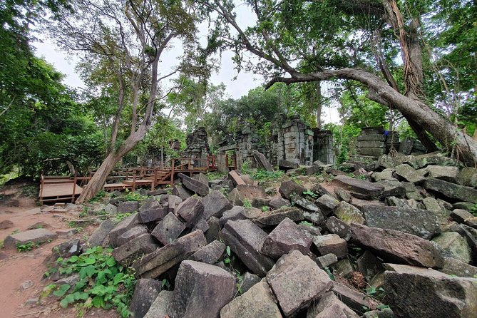 Private Tour to Banteay Chhmar Temple - Entering the temple through its moat and jungle setting