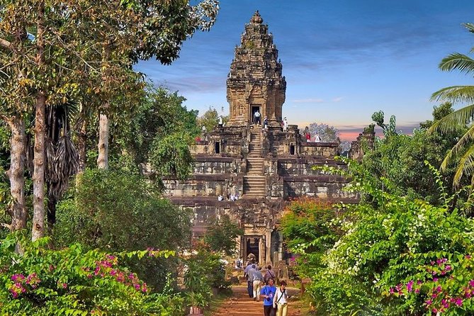 Private Tours Angkor Wat For 2 Days - Day one: Banteay Srei and the smaller temples