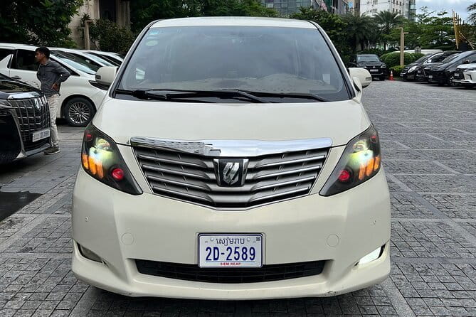 Private Transfer from Phnom Penh to Siem Reap by VIP Alphard 2010 - Settling Into The 2010 Toyota Alphard