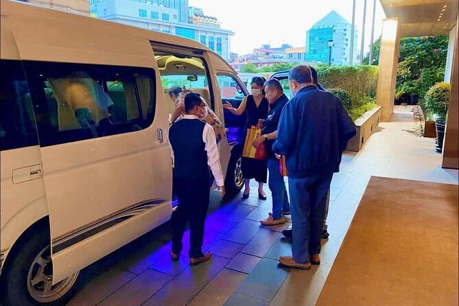 Private Transfer From Siem Reap to Bangkok Thailand - Meeting the Thai Driver After Immigration