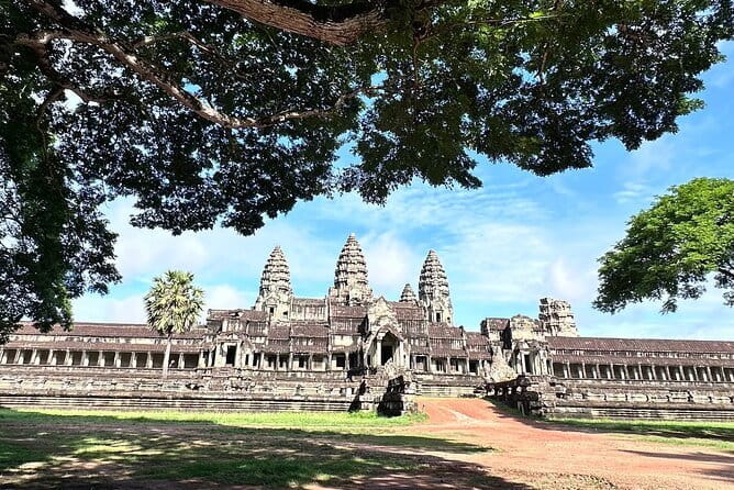 Private Transfer From Siem Reap to Bangkok Thailand - Choosing Between the Toyota SUV and Toyota Hiace