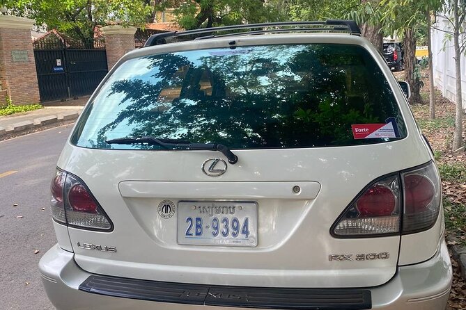 Private Transfer from Siem Reap to Phnom Penh - The Skun spider market stop