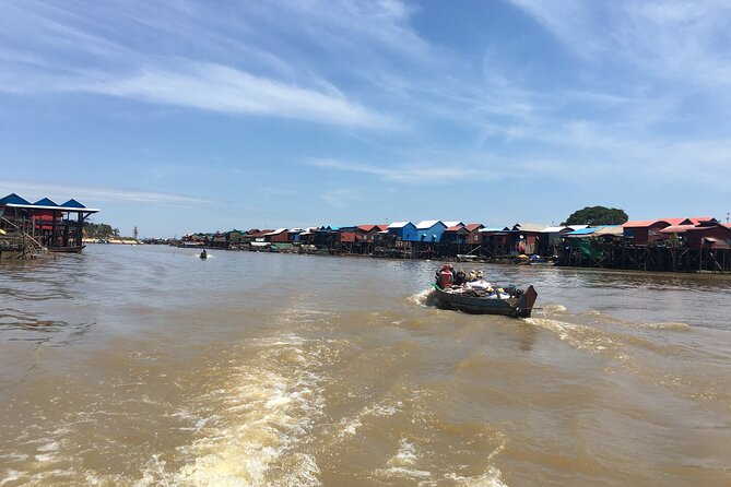 Private Transfer Siem Reap - Phnom Penh with Stop Sightseeing - First stop: Kampong Khleang and life on the water