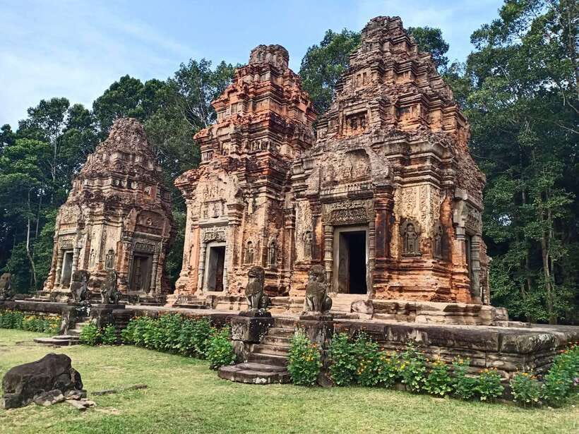 Private Trip to Banteay Srei, Rolous Group & Tonle Sap Lake - Lolei begins the Rolous Group visit