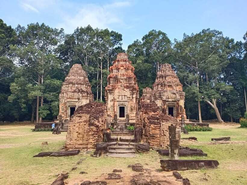 Private Trip to Banteay Srei, Rolous Group & Tonle Sap Lake - Bakong, the pyramid temple with a moat