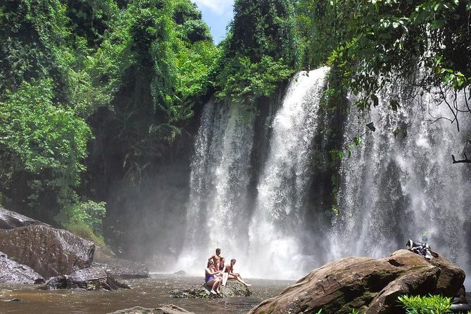 Private Vehicle - Kulen Waterfall and 1000 Lingas - The pagoda and reclining Buddha