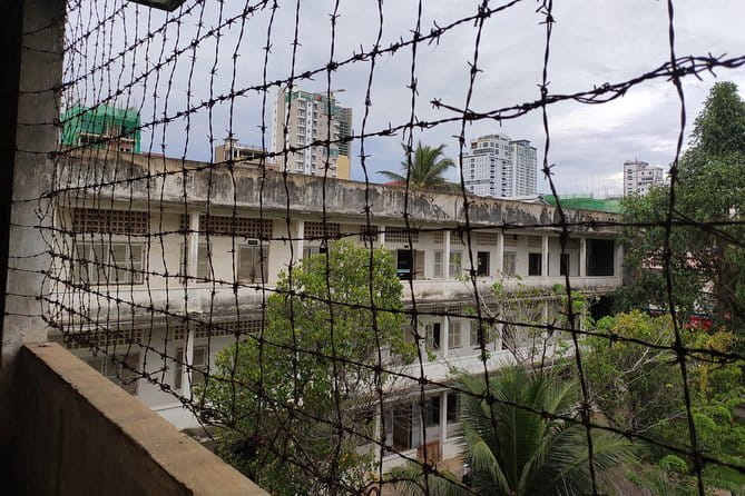 S-21 Prison and Killing Fields - The drive to Choeung Ek at 8:00 am