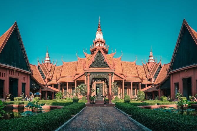 S-21 Prison and Killing Fields - Who should choose this Phnom Penh tour