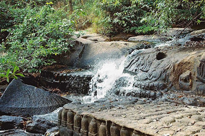 Sacred River & Timeless Temples: Kbal Spean and Banteay Srei Tour - Lunch Before Banteay Srei