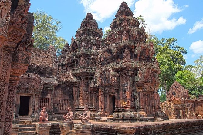 Sacred River & Timeless Temples: Kbal Spean and Banteay Srei Tour - The Cambodian Landmine Museum and Cambodia’s Recent Past