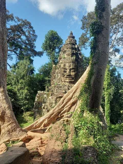 Shared day tour with Spanish-speaking guide at Angkor Temple. - What to bring for the temple day