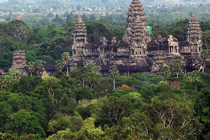 Shared Tour to Angkor Wat, Bayon and Ta Prohm Temples - The guide can make or break the experience