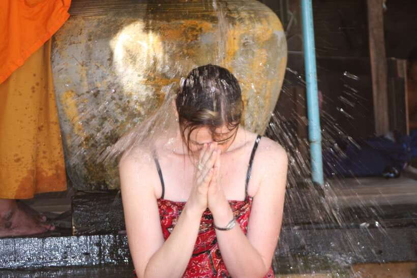 Siem Reap: 1-Hour Cambodian Buddhist Water Blessing - Choosing the light sprinkle or full water blessing