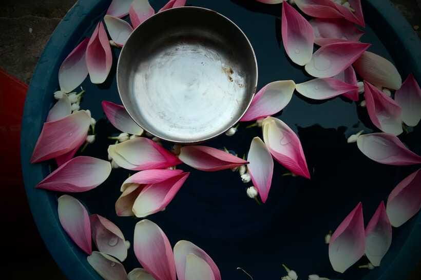 Siem Reap: 1-Hour Cambodian Buddhist Water Blessing - The local market stop