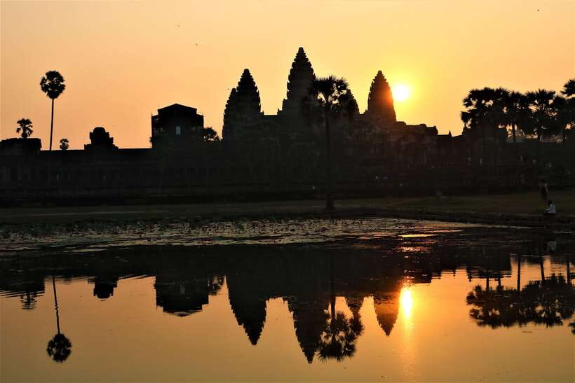 Siem Reap: 2-Day Temple Highlights Sunrise and Sunset Option - Choosing between the rice fields and Bakheng sunset