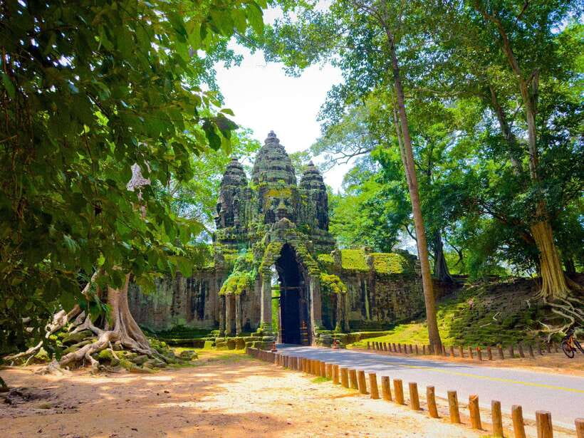 Siem Reap: 2-Days Angkor Wat with Sunrise Small-Group Tour - Day 1: Pre Rup and the detailed carvings of Banteay Srei