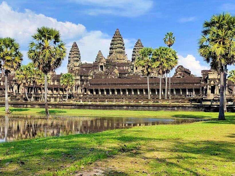 Siem Reap: 3 Day Private Tour Discover All Highlight Places - Day two: Angkor Wat sunrise and the great temple circuit