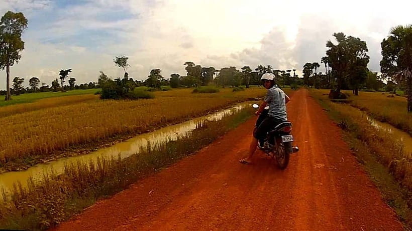Siem Reap: 6-Hour Easy Rider Motorbike Tour - Red clay roads, rice fields, and village life
