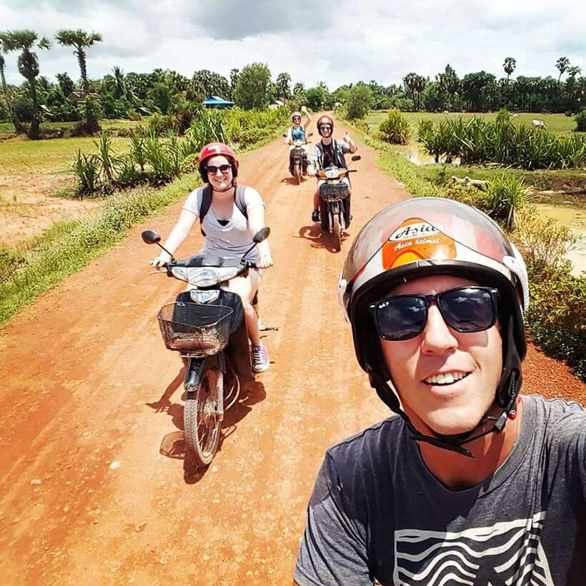 Siem Reap: 6-Hour Easy Rider Motorbike Tour - Hotel pickup and a careful start on the Honda 125s