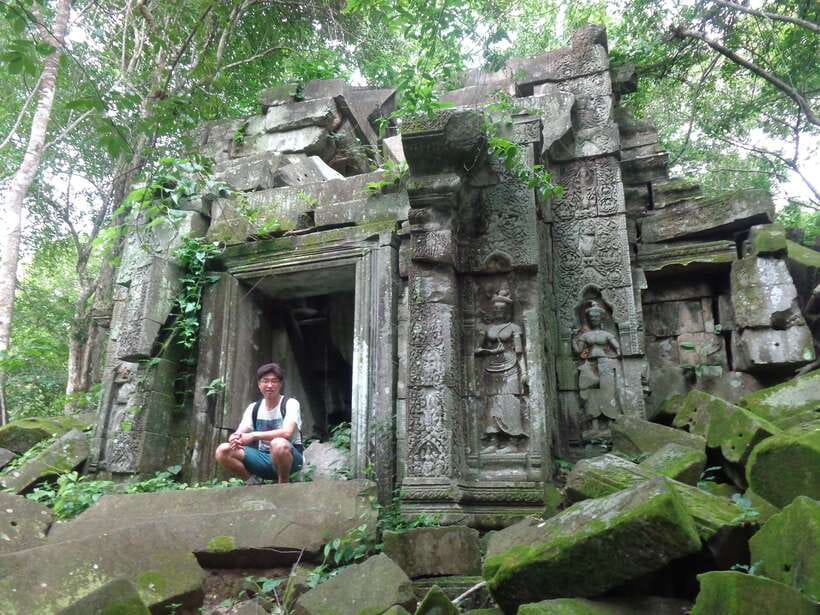 Siem Reap: 8-Hour Forgotten Treasures Motorbike Tour - Resting beside the sandy riverbank