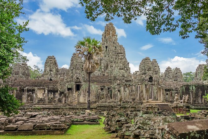 Siem Reap: Airport Pickup or Transfer Private Car - Finding the right driver at the airport