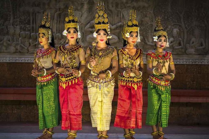 Siem Reap: Amazing Apsara Dance Show with Dinner &Hotel Transfers - Why the small group limit matters