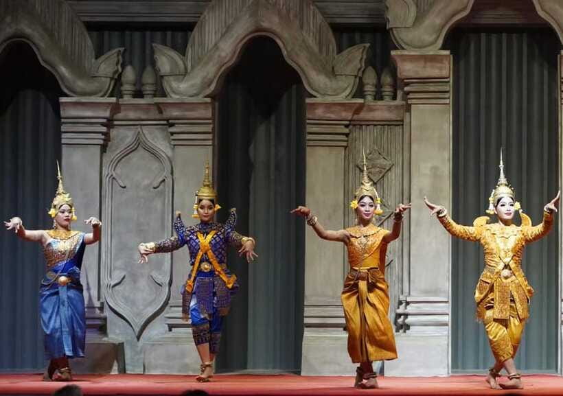 Siem Reap: Amazon Angkor Buffet Traditional Fairy Dance Show - Open-air garden or air-conditioned comfort