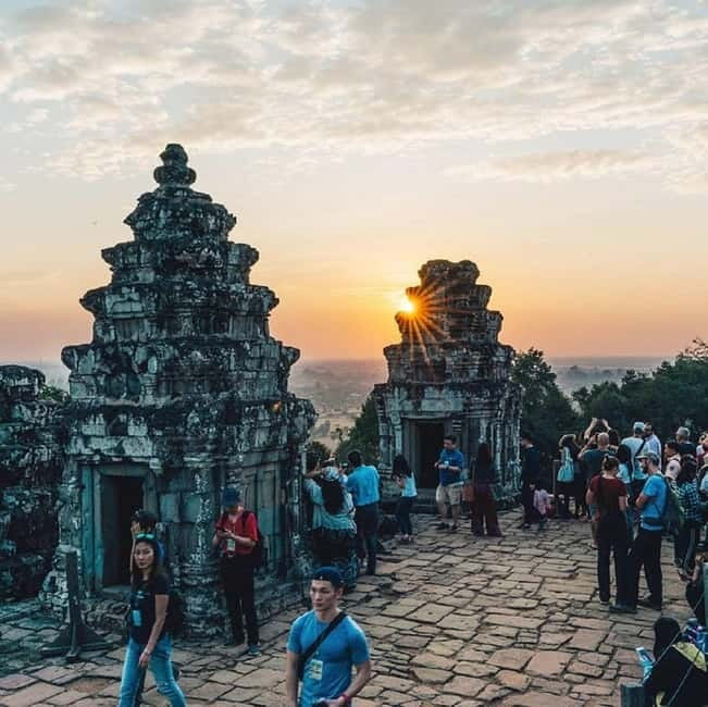 Siem Reap: Angkor 1-Day Private Tour with Sunset or Sunrise - Why a private guide helps at Angkor