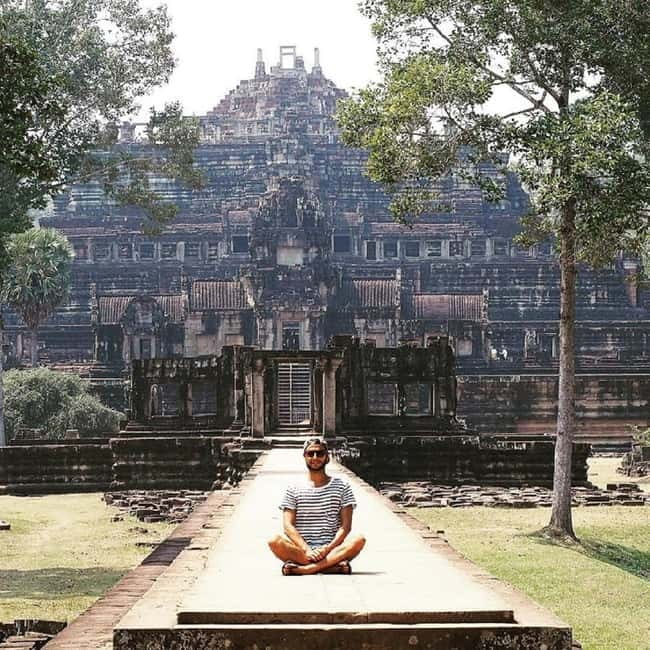 Siem Reap: Angkor 1-Day Private Tour with Sunset or Sunrise - Phnom Bakheng at sunset: beautiful, but weather dependent