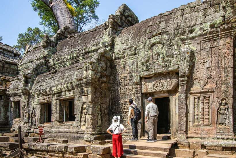 Siem Reap: Angkor Archaeological Park Private Guided Tour - Srah Srang offers a useful midday pause