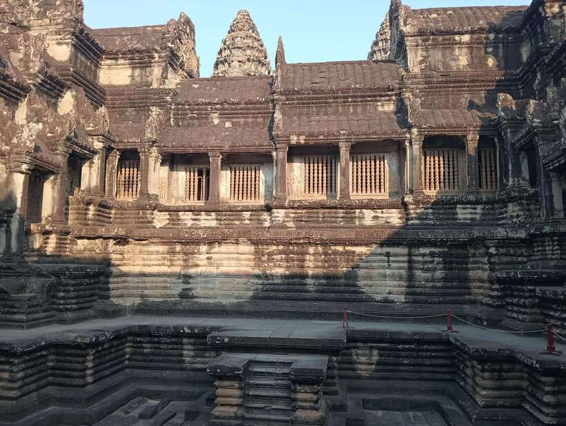 Siem Reap: Angkor Full-Day Group Tour with Japanese Guide - Angkor Thom, from the Victory Gate to the royal terraces