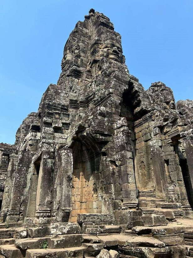 Siem Reap: Angkor Full-Day Group Tour with Japanese Guide - Bayon and its famous stone faces
