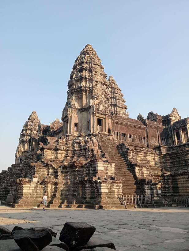 Siem Reap: Angkor Full-Day Group Tour with Japanese Guide - A Japanese guide can change the experience