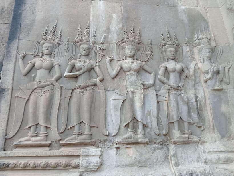 Siem Reap: Angkor Full-Day Group Tour with Japanese Guide - Tuk-tuk or air-conditioned van?