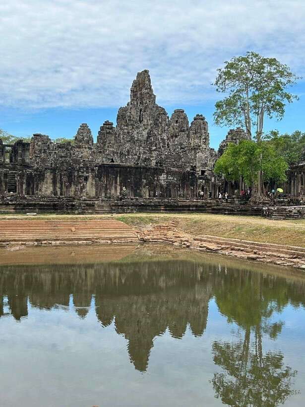 Siem Reap: Angkor Full-Day Group Tour with Japanese Guide - Dress, tickets, lunch, and the real price