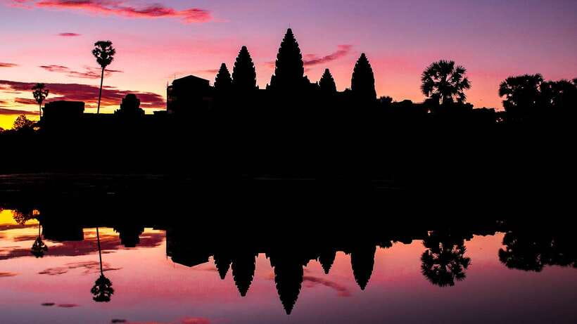 Siem Reap: Angkor Sunrise 1- or 2-Day Guided Temples Tour - Neak Pean and the quiet water setting