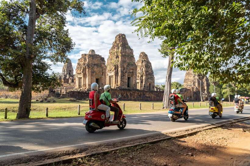 Siem Reap: Angkor Sunrise Tour Include Breakfast & Lunch - Why the Vespa format works well at Angkor